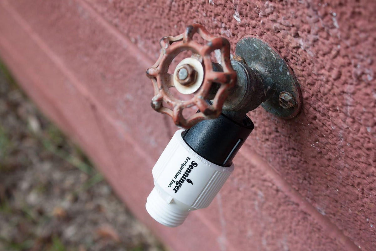 Senninger irrigation pressure regulator with 20mm male and female threads