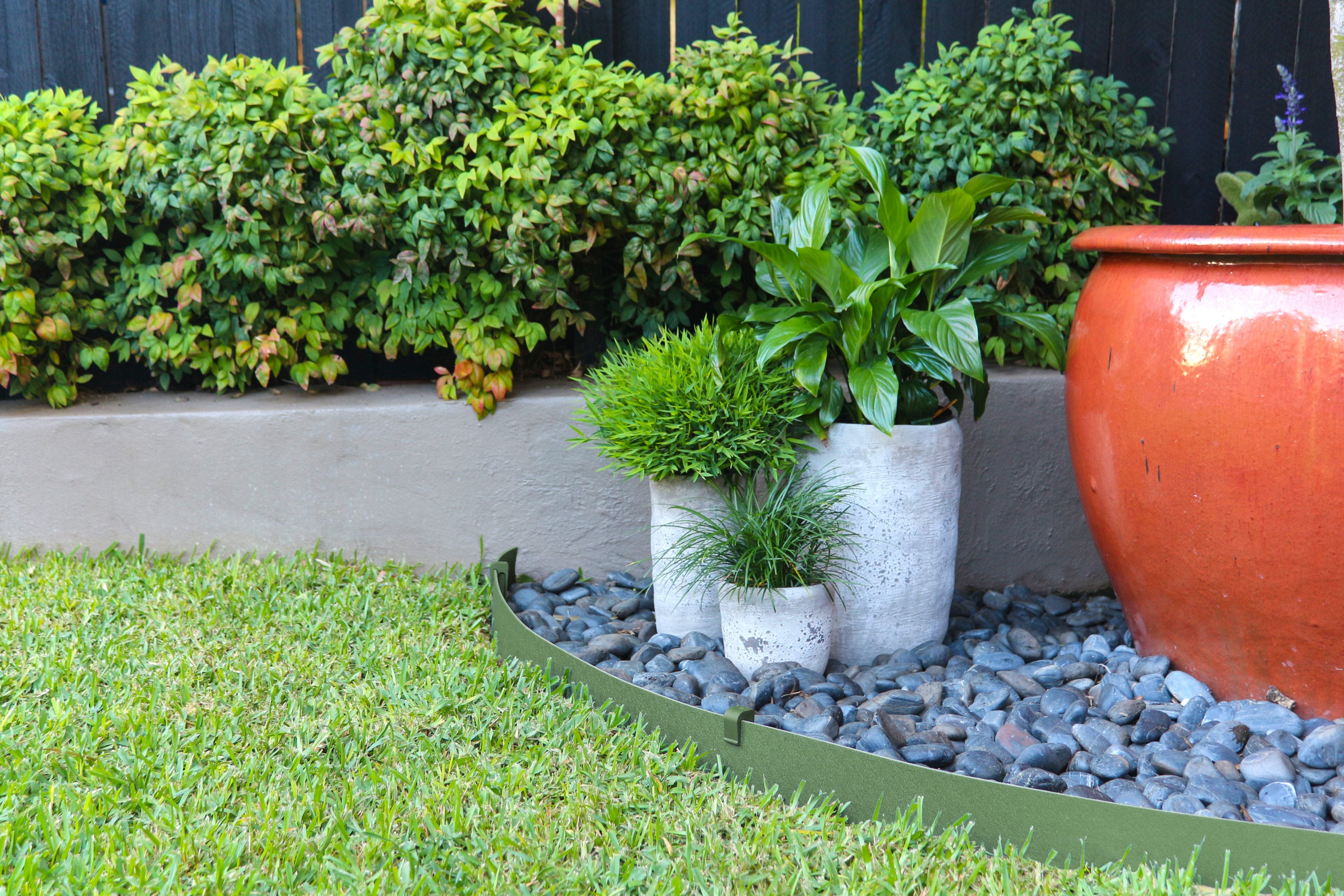 Plastic on sale lawn edging